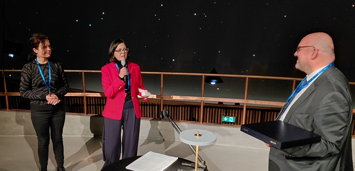 Vania Virgili, Director General,  and Polonca Ropret Chair of the Committee of National Nodes, receiving the ERIC Plate