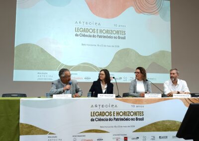 Prof. Luiz AC Souza, opening the Symposium with Prof. Camila Rodrigues da Cruz Moreira and Prof. Fernando Mencarelli, introducing E-RIHS Director General Vania Virgili. Credits: Federica Baldassari